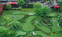 Nikmati Complimentary Bermain Mini Golf image