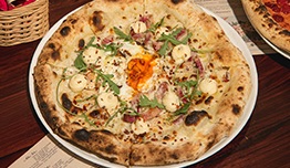 Complimentary Pizza setiap Senin image