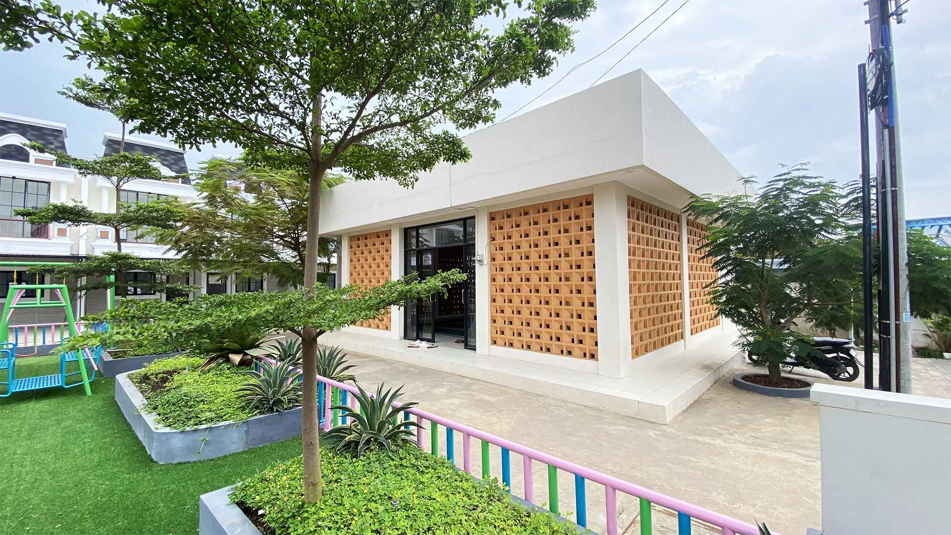 gland padalarang estate