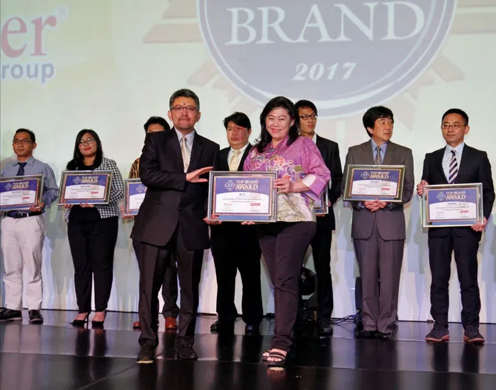 Pertahankan Kualitas Solusi Perbankan, BCA Raih 7 Penghargaan pada Top Brand Award 2017