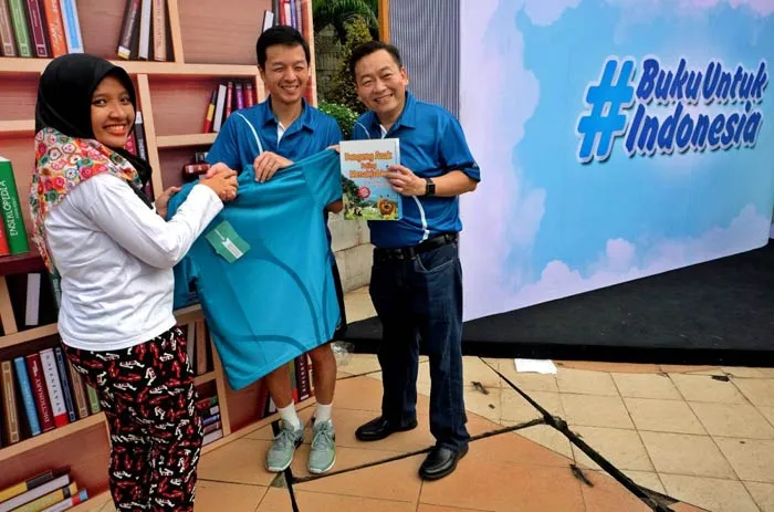 #MenjadiLebihBaik BCA Tebarkan Semangat Berbagi Buku Untuk Indonesia dalam ajang Car Free Day