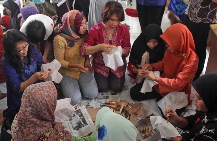 HUT Ke-60 BCA #MenjadiLebihBaik: BCA Gelar Pelatihan Teknik Membatik