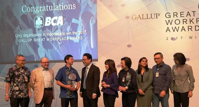 Tingkatkan Budaya dan Lingkungan Kerja yang Positif, BCA Kembali Raih Gallup Great Workplace Award