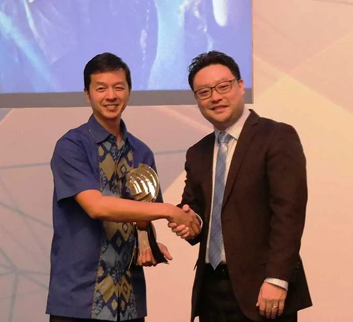 Tingkatkan Budaya dan Lingkungan Kerja yang Positif, BCA Kembali Raih Gallup Great Workplace Award