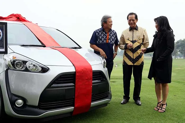 Bermain Golf Sambil Beramal” dalam BCA Royale Open Tournament 2017