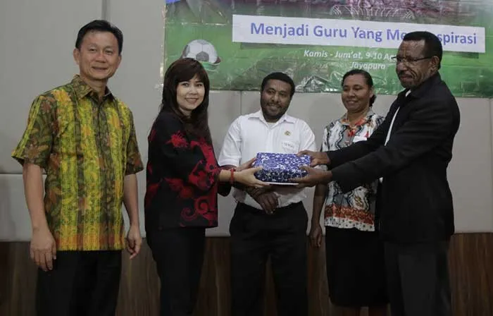 “Menjadi Guru yang Menginspirasi” – BCA Adakan Pelatihan Guru di Jayapura