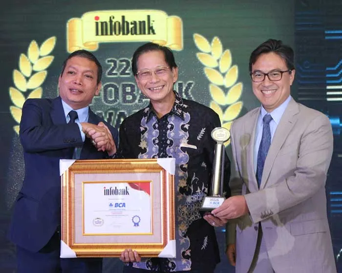 BCA Kembali Pertahankan Predikat Kinerja Sangat Bagus Selama Lebih dari 15 Tahun dalam Ajang Infobank Awards 2017