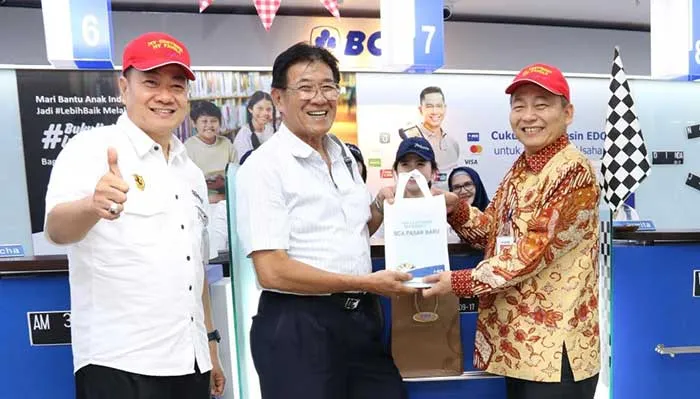 Apresiasi Nasabah Setianya, Jajaran Direksi BCA Layani Nasabah di Hari Pelanggan Nasional