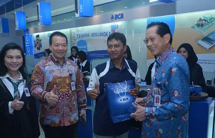 Apresiasi Nasabah Setianya, Jajaran Direksi BCA Layani Nasabah di Hari Pelanggan Nasional
