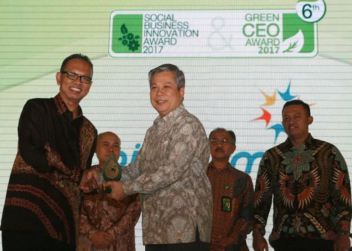 Konsisten Terapkan Pembiayaan Berkelanjutan, BCA Raih Social Business Innovation Award 2017