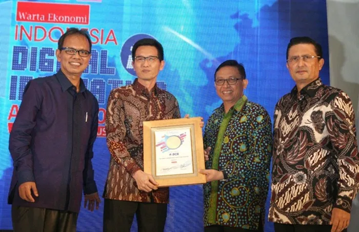 Terdepan Kembangkan Layanan Perbankan Berbasis Digital,
BCA Raih Penghargaan Digital Innovation Award 2017