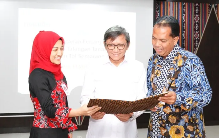 Dukung Kelancaran Proyek Ruas Tol Batang-Semarang, BCA Salurkan Kredit Sindikasi senilai Rp935 Miliar