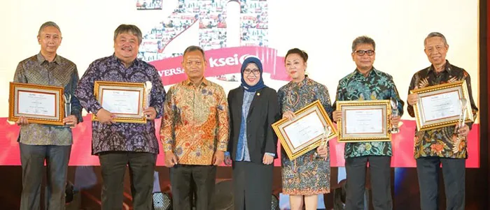 BCA Raih Dua Penghargaan di HUT KSEI ke-20