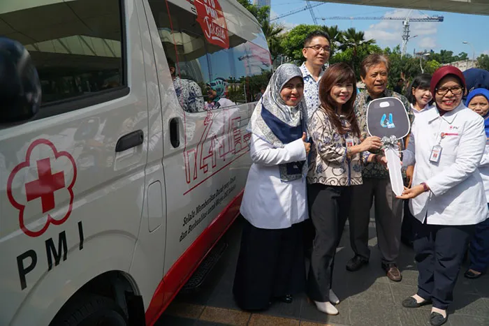 Rangkaian Kegiatan Sosial HUT ke-61 BCA, BCA Gelar Donor Darah ke-101 dan Serahkan Mobil Operasional ke PMI