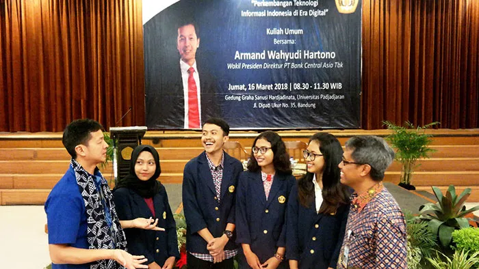 Tingkatkan Kompetensi Mahasiswa, BCA Berikan Kuliah Umum Perkembangan Teknologi Informasi di Era Digital