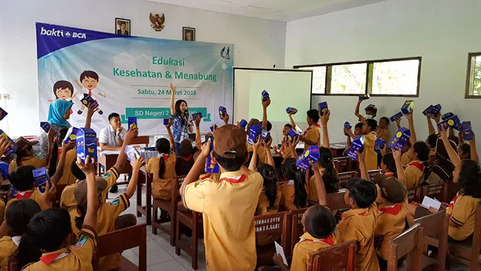 Peduli Masyarakat, BCA adakan Jalan Sehat, Edukasi Kesehatan dan Menabung serta Donasi Kacamata Bagi Warga Desa Wisata Tamansari