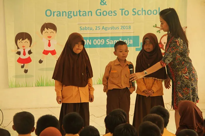 Dukung Pelepasliaran Enam Orangutan di Hutan Kehje Sewen, BCA Berikan Donasi Rp250 juta kepada Yayasan BOS