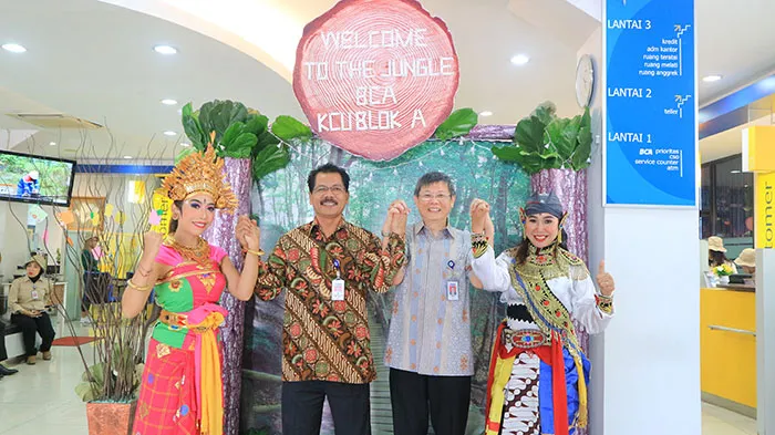 Memompa Semangat Melayani, 10 Direksi BCA Layani Nasabah di Hari Pelanggan Nasional