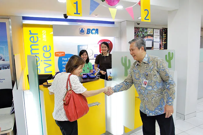 Memompa Semangat Melayani, 10 Direksi BCA Layani Nasabah di Hari Pelanggan Nasional