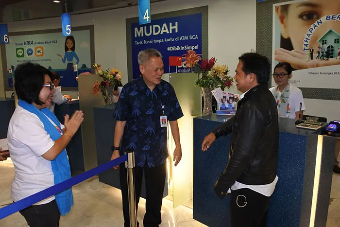 Memompa Semangat Melayani, 10 Direksi BCA Layani Nasabah di Hari Pelanggan Nasional