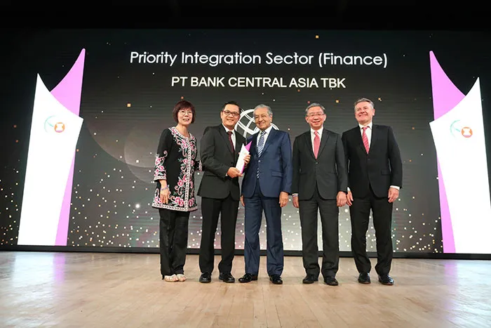Cetak Performa yang Solid, BCA Raih ASEAN Business Awards 2018