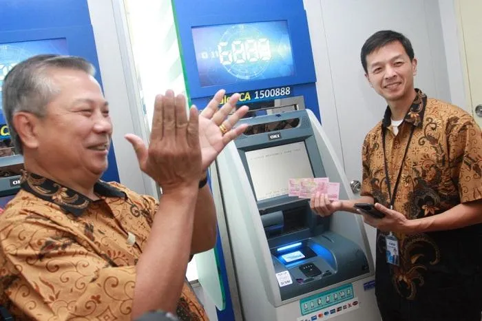 Mesin Setor Tarik (CRM) BCA Pecahkan Rekor MURI