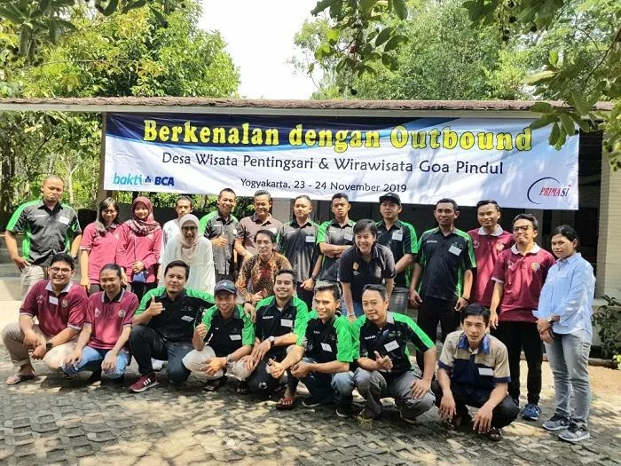 BCA Tingkatkan Kapasitas Pemandu Wisata Outbond Desa Pentingsari dan Wirawisata Goa Pindul
