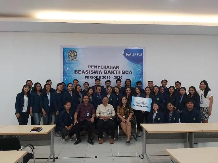 BCA Gelar Kuliah Umum dan Serahkan Dana Beasiswa Rp 300 Juta bagi Mahasiswa Berprestasi Universitas Udayana