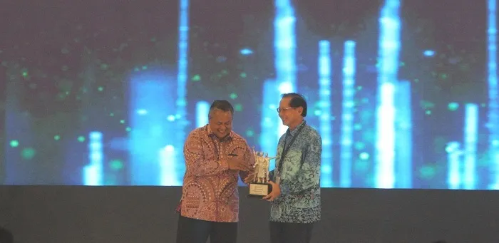Presdir BCA Jahja Setiaatmadja Raih Penghargaan The Best CEO 2019