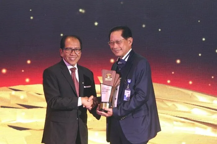 Presdir BCA Jahja Setiaatmadja Raih Penghargaan The Best CEO 2019