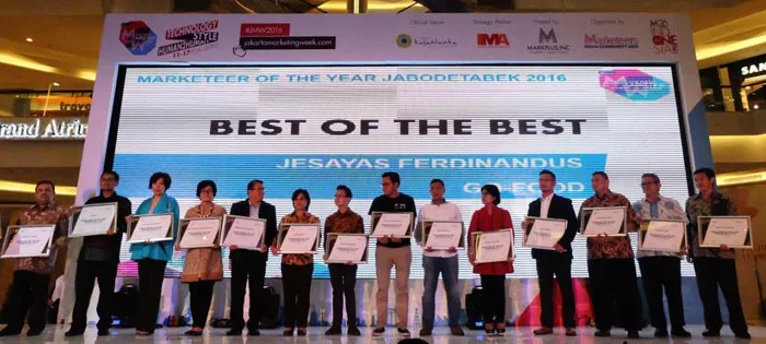 Manajemen BCA Raih Penghargaan Marketeer of The Year Jakarta 2016