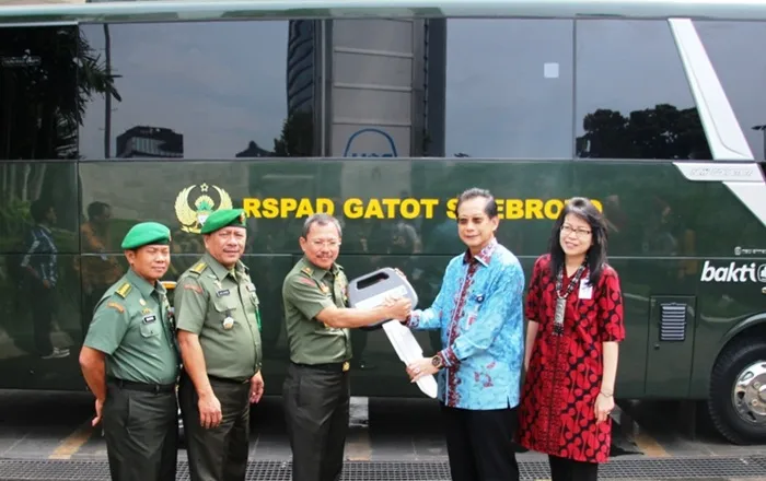 BCA Dukung Pengembangan Fasilitas Kesehatan melalui Penyerahan Donasi Bus kepada RSPAD Gatot Subroto