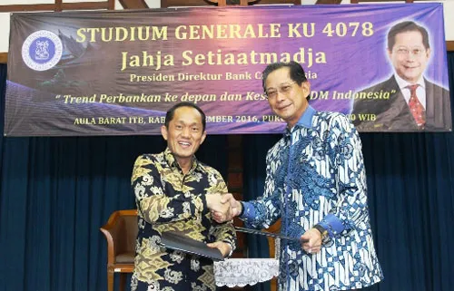 Tingkatkan Skill Mahasiswa BCA Berikan Kuliah Umum Tren Perbankan dan Persiapan Dunia Kerja