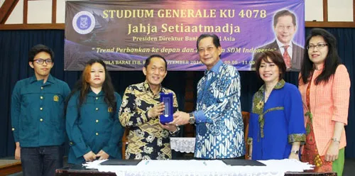 Tingkatkan Skill Mahasiswa BCA Berikan Kuliah Umum Tren Perbankan dan Persiapan Dunia Kerja