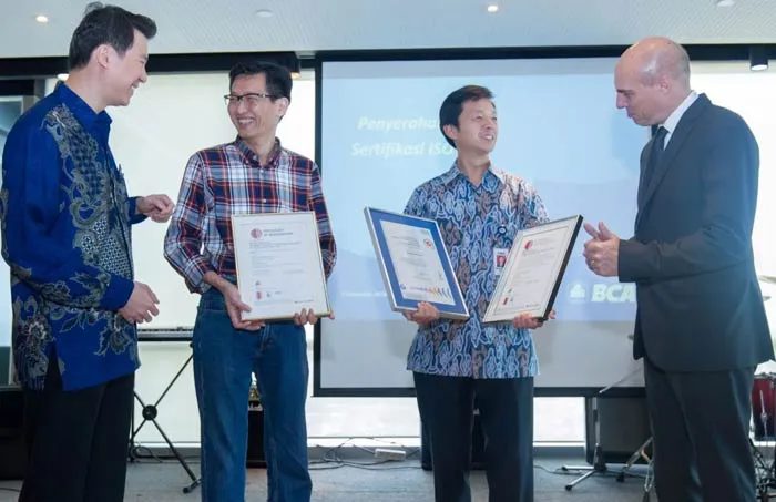 Terus Tingkatkan Kualitas Layanan Teknologi Informasi, BCA Raih 3 Sertifikat ISO