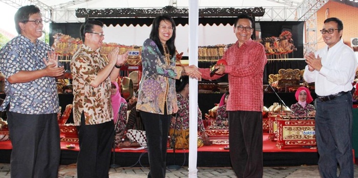 Dukung Pelestarian Kesenian Tradisional, BCA Sumbangkan Gamelan ke FIB UI