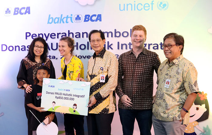 Peringati Hari Anak Sedunia, BCA Serahkan Donasi Rp850 juta untuk UNICEF