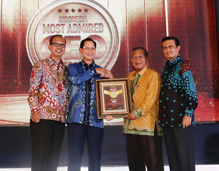 Sukses dorong performa bca yang solid di sektor perbankan, Jahja setiaatmadja raih penghargaan indonesia most admired ceo 2017
