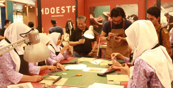 20 Anak Panti Asuhan Harapan Remaja Ikuti Workshop ‘Leather Pencil Case Making’ di BCA Expoversary 2019