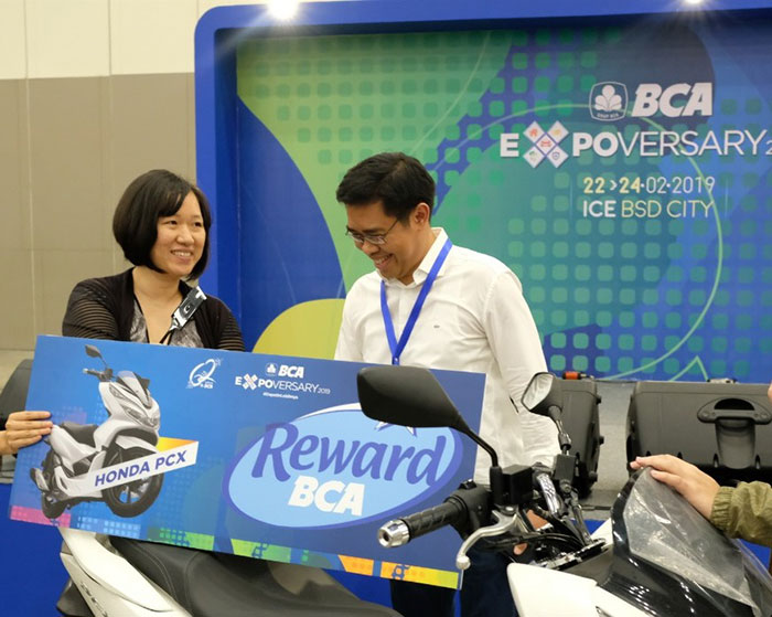 Masyarakat Antusias Ikuti Lelang Reward BCA di BCA Expoversary 2019