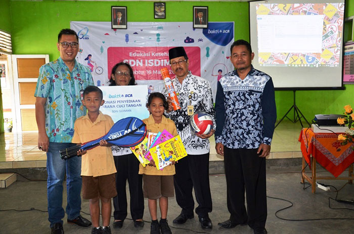 Lebih dari 240 Siswa dan Tenaga Pendidik Ikuti Edukasi Kesehatan yang Digelar BCA di Desa Kelurahan, Semarang