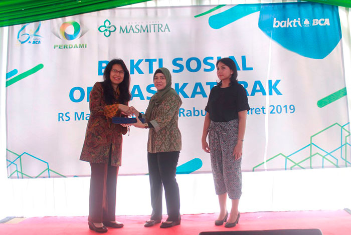 Cegah Kebutaan Akibat Katarak, Sekitar 100 Pasien Antusias Ikuti Operasi Katarak Gratis BCA di RS Masmitra Bekasi