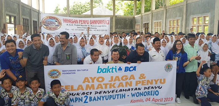 Lestarikan dan Lindungi Penyu, BCA Berikan Edukasi Konservasi Penyu Kepada Sekitar 700 Pelajar dan Nelayan di Banyuwangi