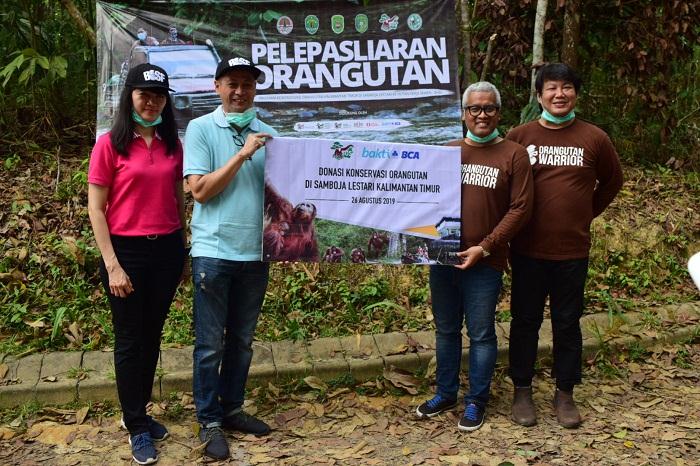 BCA Kembali Dukung Pelepasliaran Orangutan dan Adakan Program ‘Orangutan Goes To School’ di Samboja Lestari