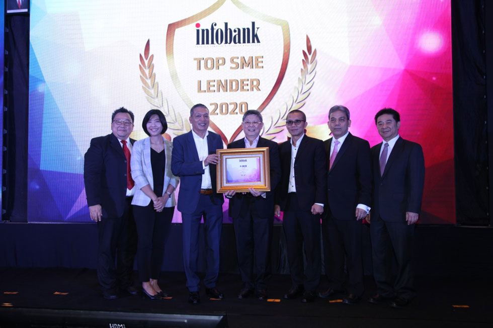 Konsisten Tawarkan Service Excellence, BCA Raih Dua Penghargaan dari Infobank
